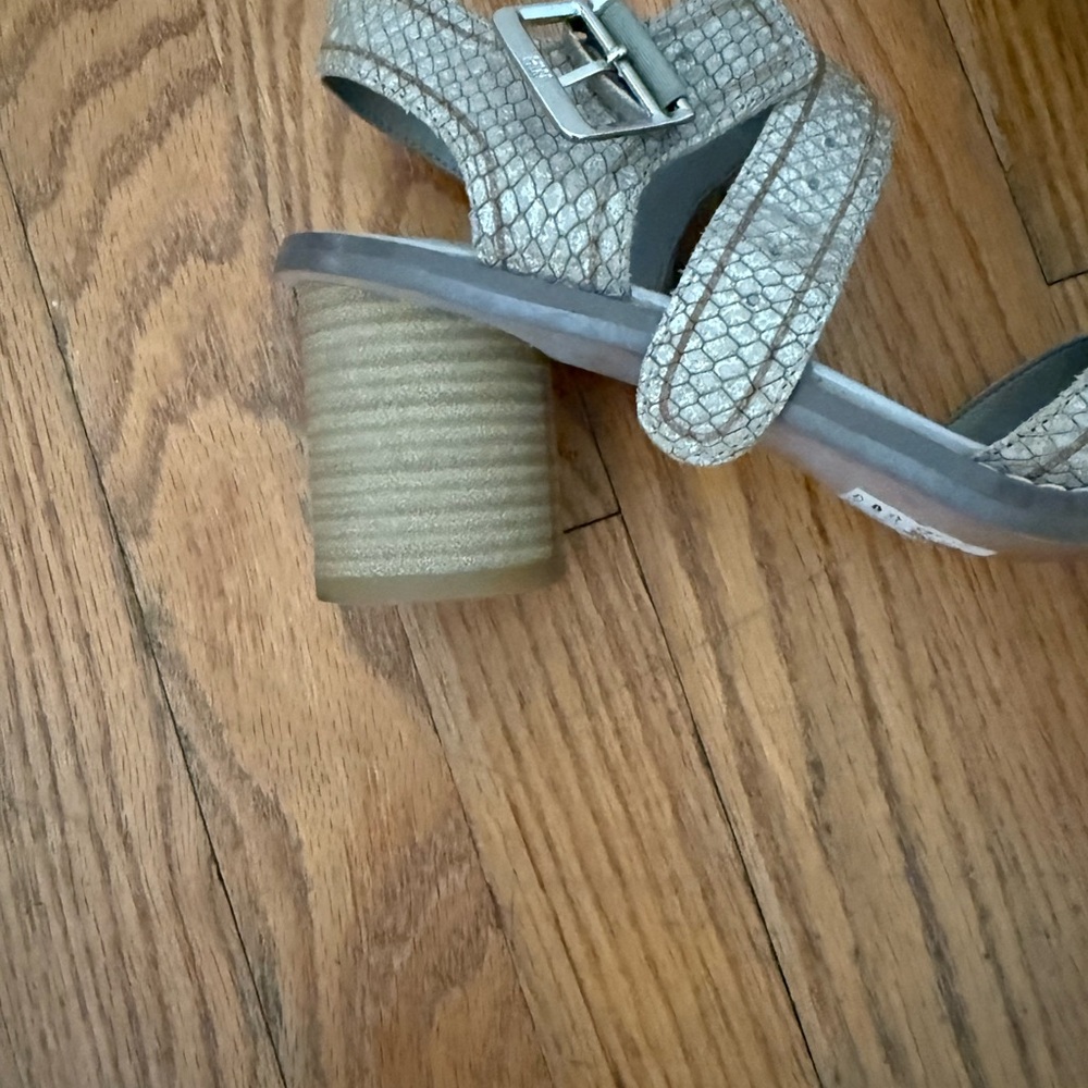 Clarks Women's Silver Textured Sandals